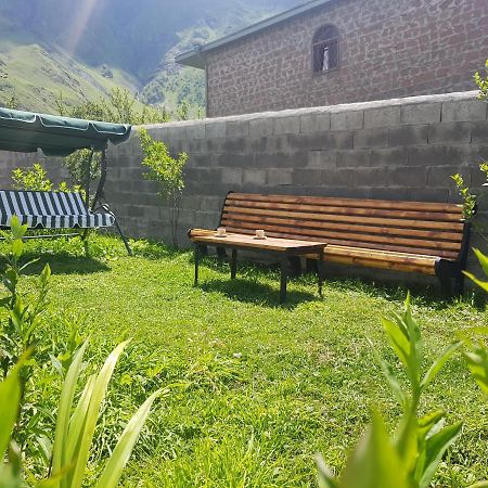 Готель Cozy House Kazbegi Екстер'єр фото